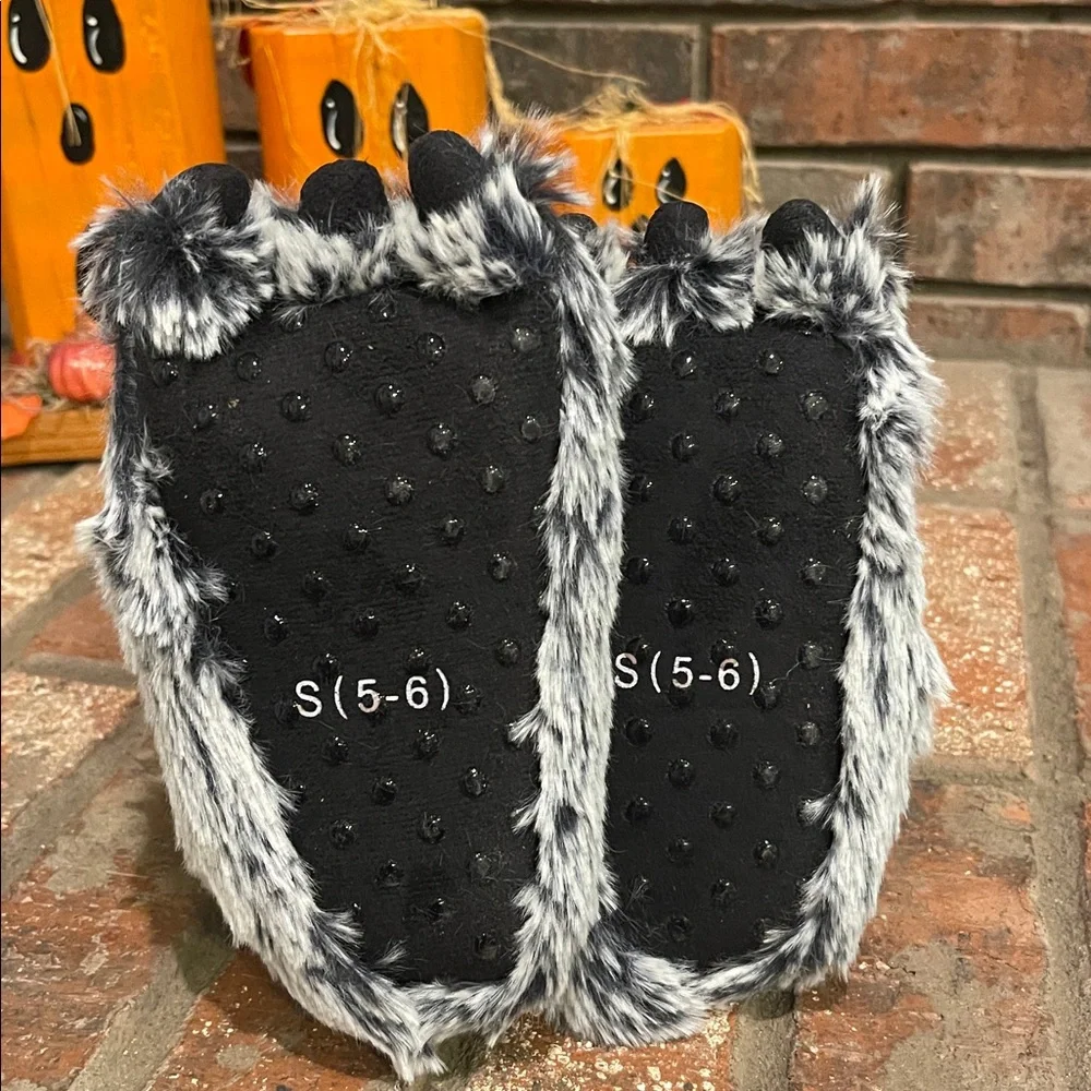 Cat & Jack Fuzzy Gray Slippers